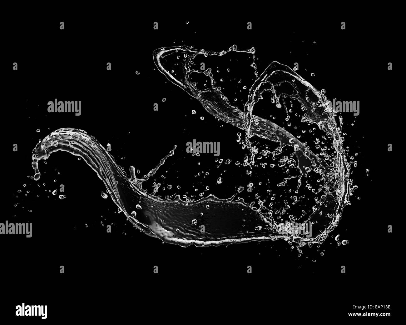 Les éclaboussures d'eau isolé sur fond noir Banque D'Images