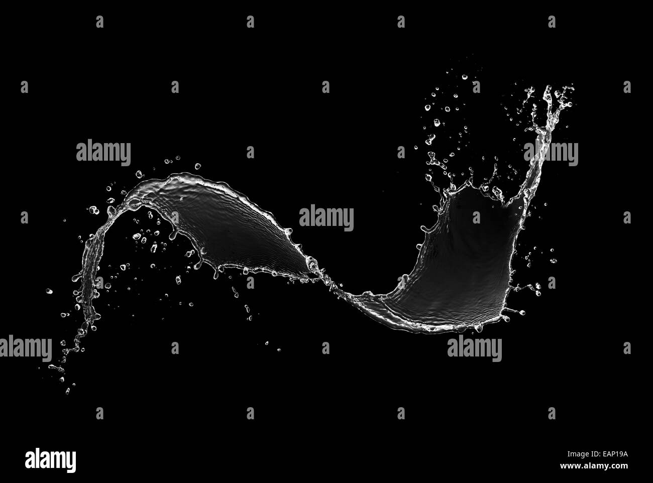 Les éclaboussures d'eau isolé sur fond noir Banque D'Images