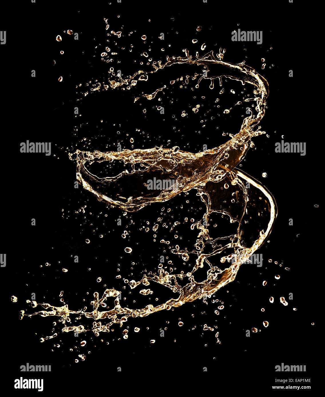 Splash Champagne isolé sur fond noir Banque D'Images