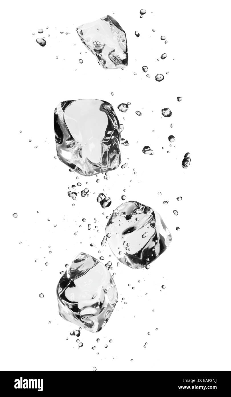 Des cubes de glace avec bulles, isolé sur fond blanc Banque D'Images