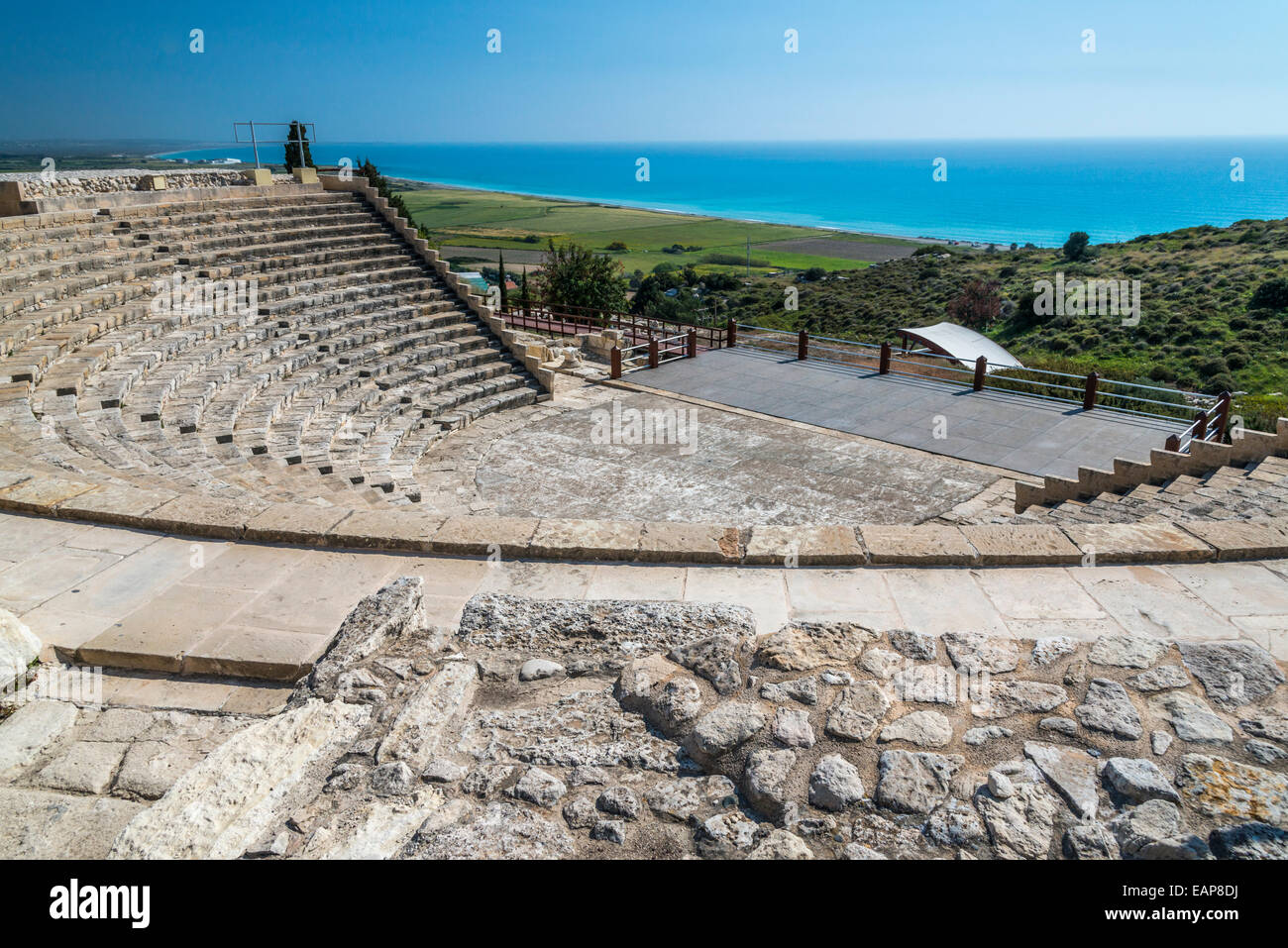 Les ruines anciennes et le théâtre à Kourion, sur la côte sud de Chypre. Banque D'Images