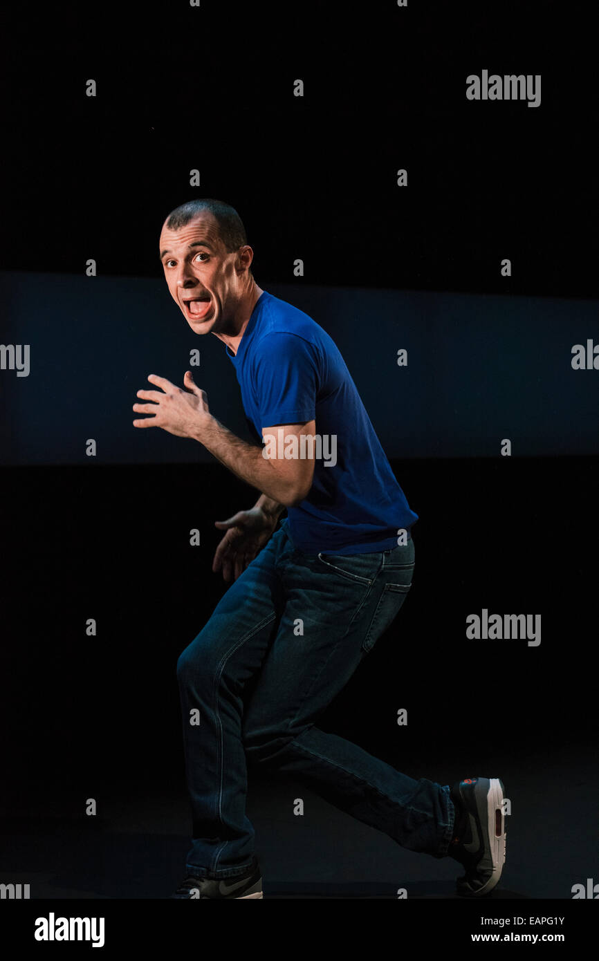 Tom-Vaughan-Lawlor Howie Le Rookie effectue au Barbican. Banque D'Images