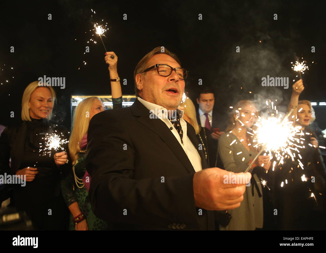Moscou Russie 19 Novembre 14 Acteur Russe Dmitri Nazarov C Est Titulaire D Un Cierge Magique Lors D Une Fete Marquant Le 15eme Anniversaire De La Boutique Pomellato Petrovsky De Moscou Au Passage Vyachaslav Moscou Russie 19 Novembre 14 Acteur Russe Dmitri Nazarov C Est Titulaire D Un Cierge Magique Lors D Une Fete Marquant Le 15eme Anniversaire De La Boutique Pomellato Petrovsky De Moscou Au Passage Vyachaslav