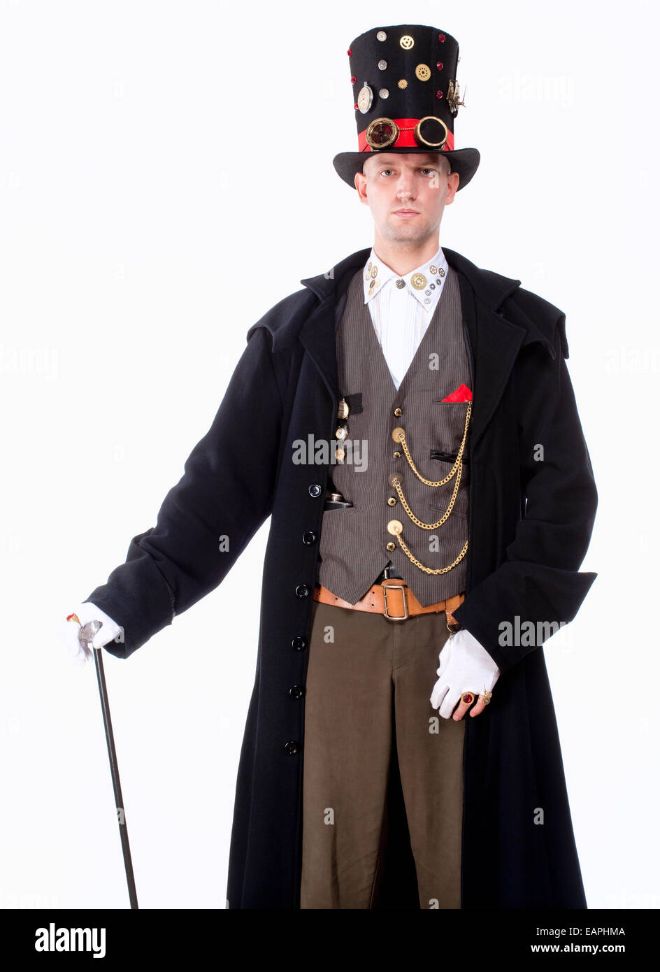 Portrait d'un magicien avec un chapeau, un long manteau et les détails des pièces d'horloge Banque D'Images