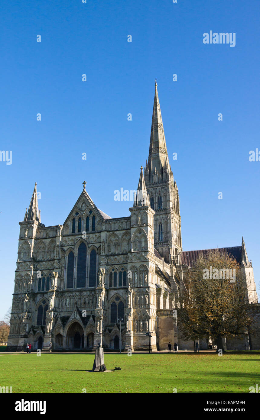 Une cathédrale de Salisbury dans le Wiltshire England UK ville Cathédrale de Salisbury Banque D'Images