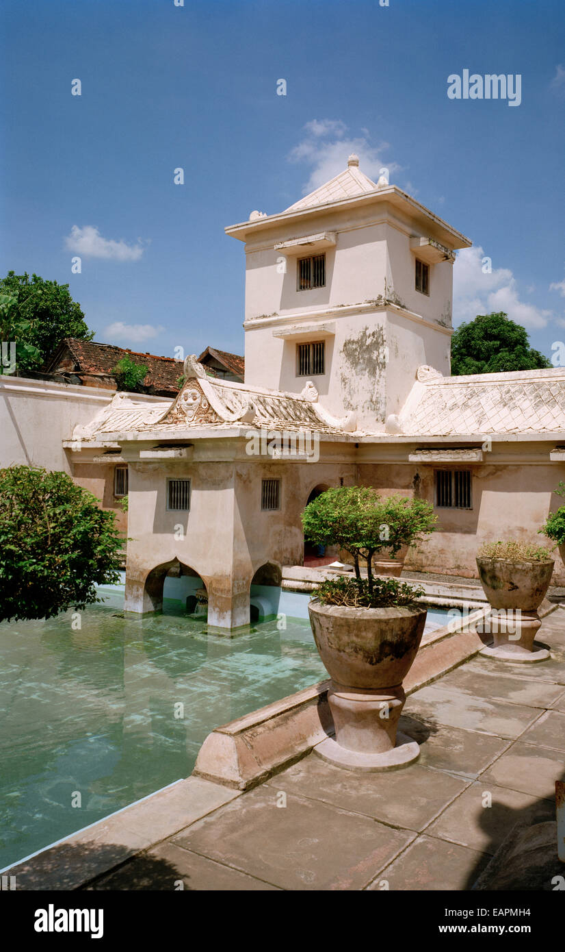 Complexe de baignade dans l'eau de Taman Sari Château le sultanat de Yogyakarta dans le Jardin Royal Yogya à Java en Indonésie en Asie du sud-est. Site Touristique Banque D'Images