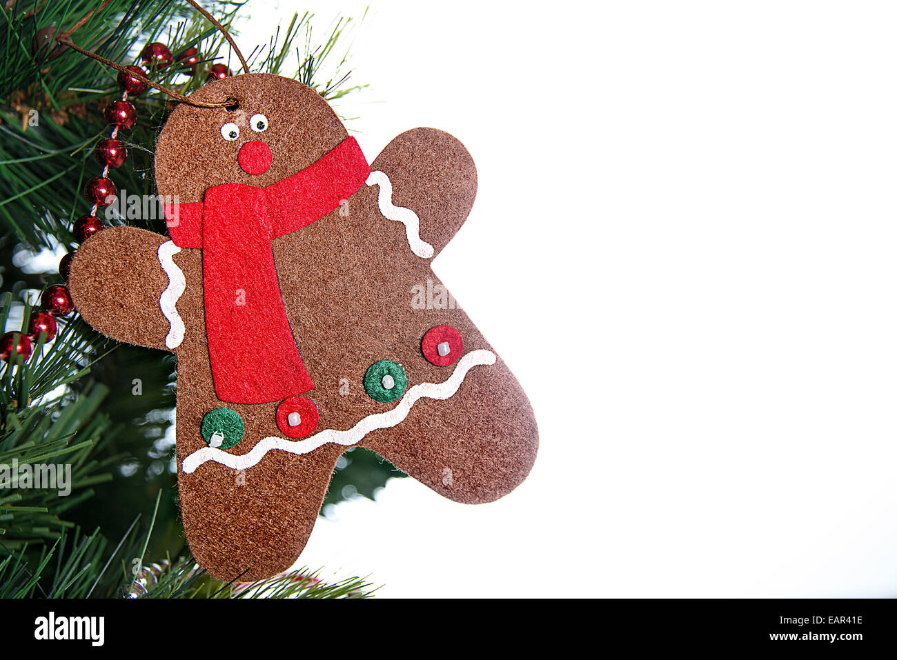 Décorations de Noël avec Gingerbread Man against white background Banque D'Images