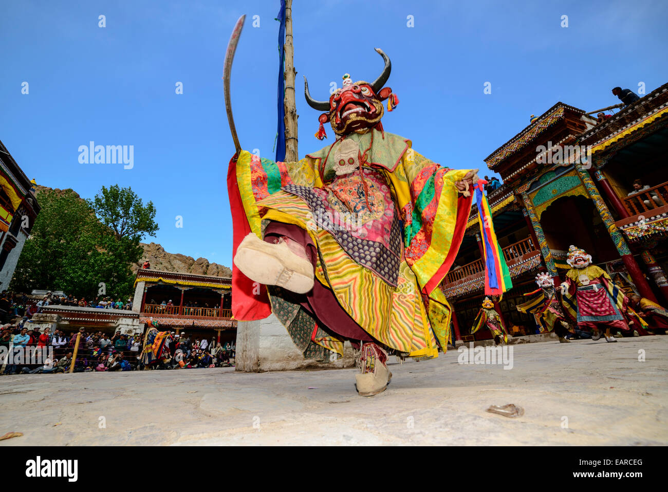 Danse des masques rituels des moines, décrivant articles depuis les débuts du bouddhisme, au cours du Festival Hemis, Hemis, Ladakh Banque D'Images