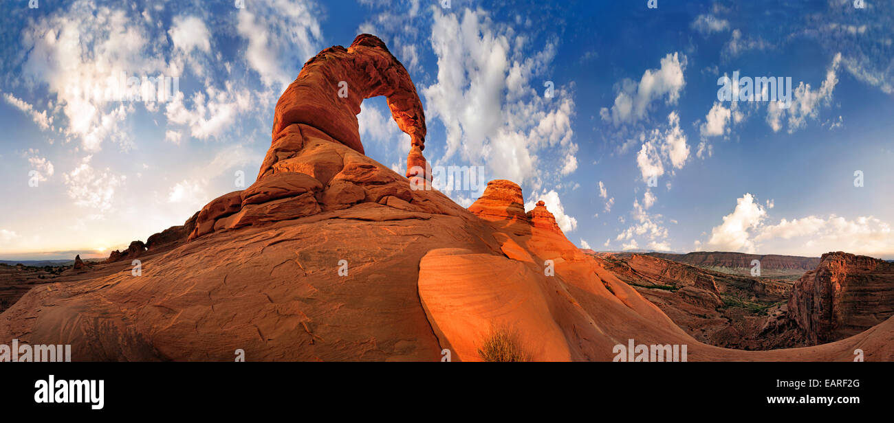 Delicate Arch natural stone arch, Arches-Nationalpark, près de Moab, Utah, United States Banque D'Images