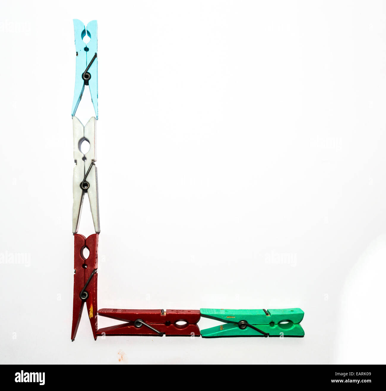 Lettre L, faite avec des clothespins Banque D'Images