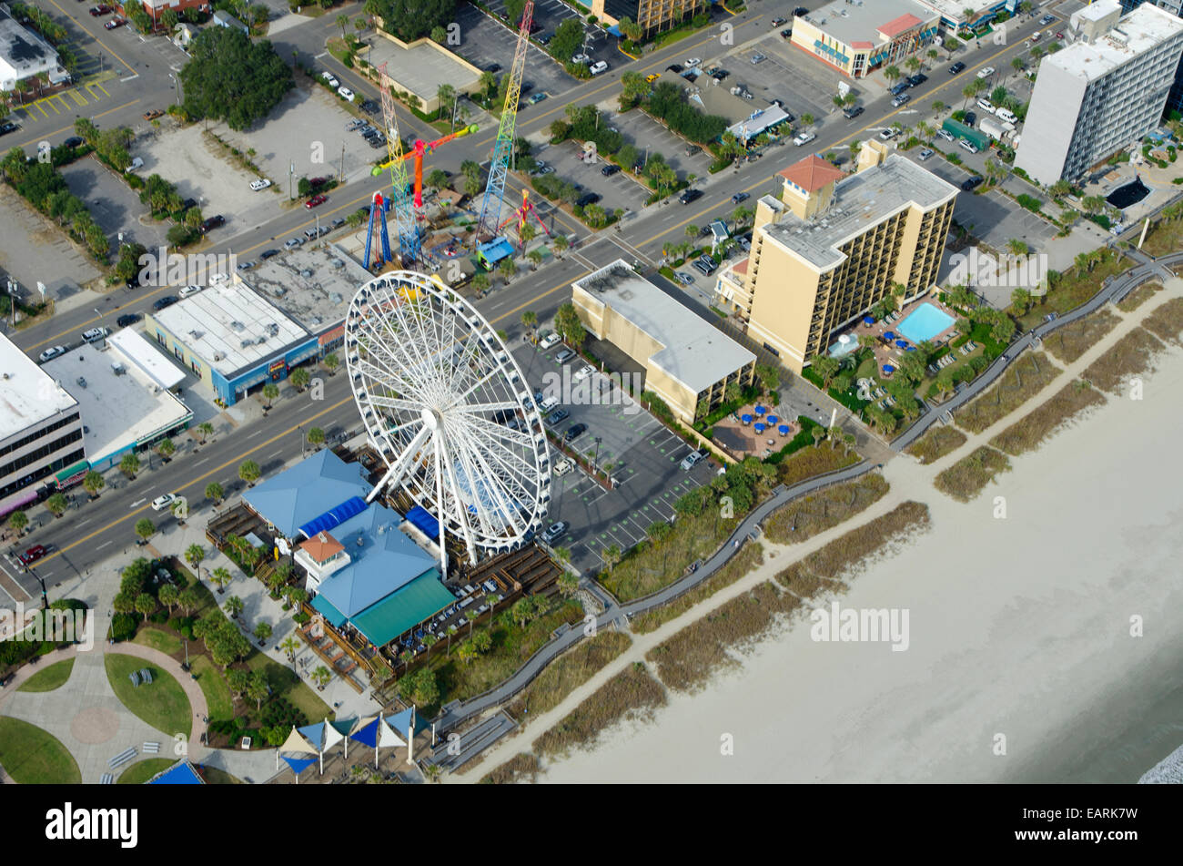 Vue aérienne de l'Oceanfront Skywheel, promenade, restaurants, des condominiums, des centres de villégiature et des hôtels de Myrtle Beach, Caroline du Sud Banque D'Images