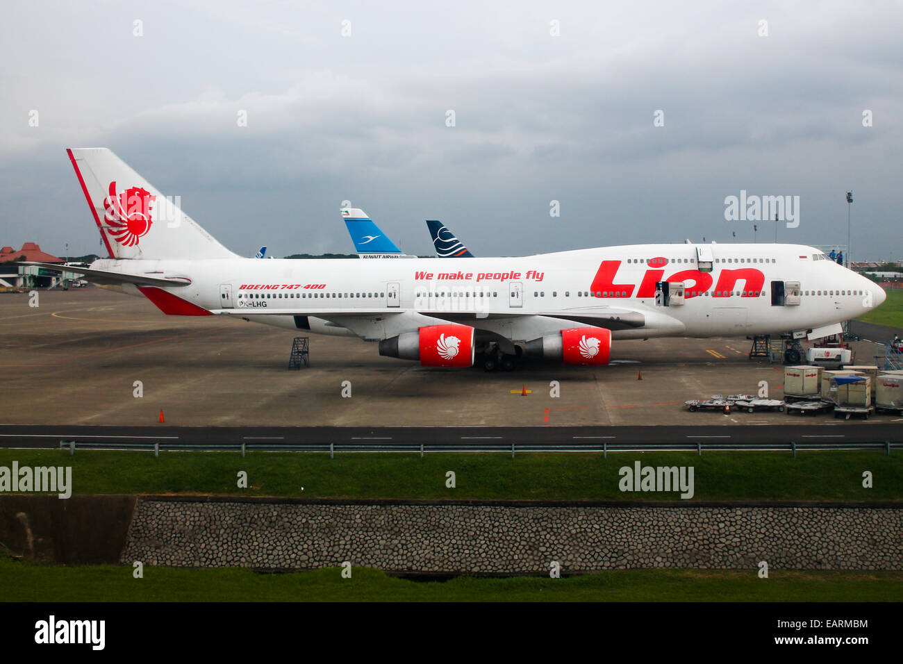 Lion Air Boeing 747-400 attend le prochain pèlerinage à La Mecque. Banque D'Images