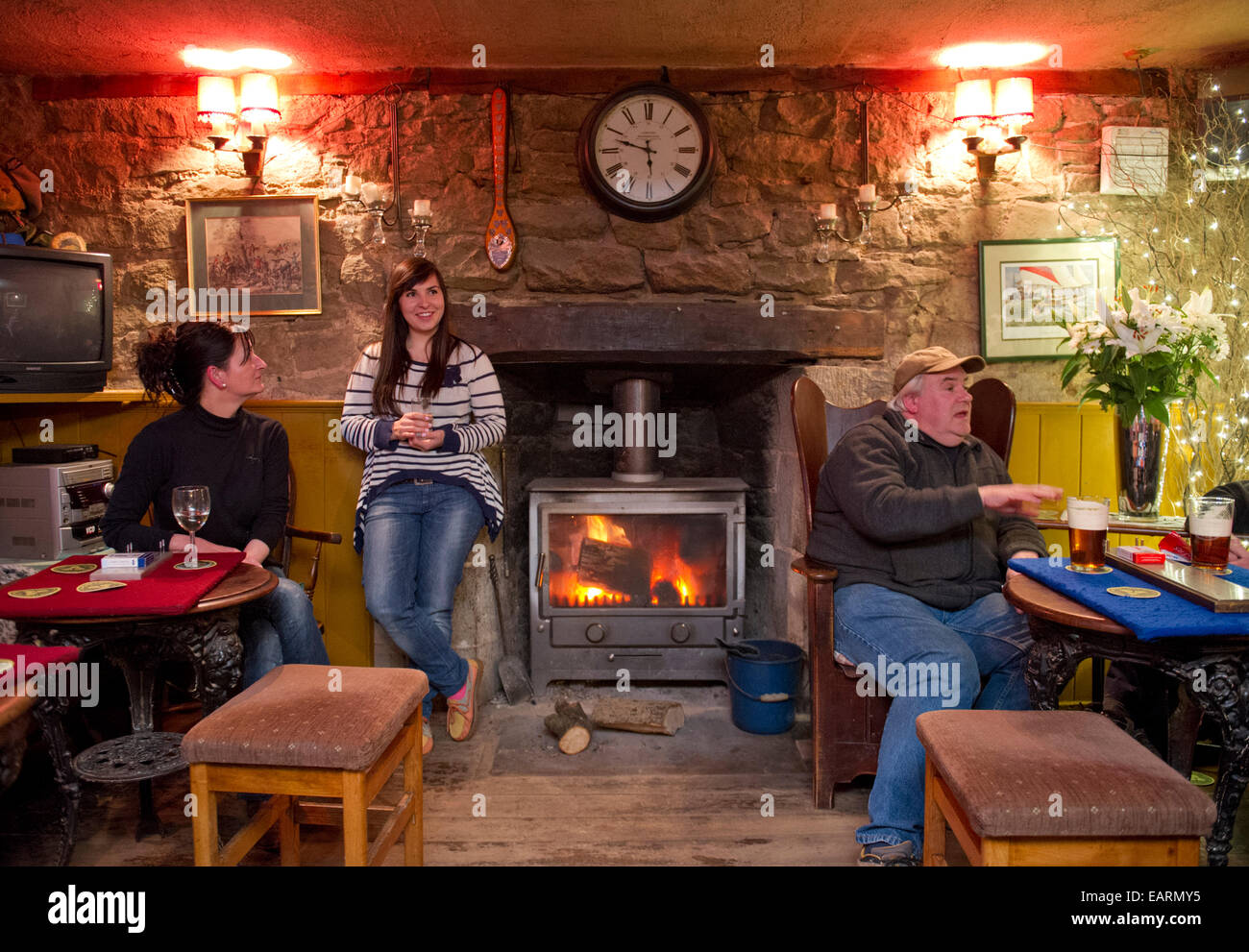 La croix saisit le public house à Withington, Herefordshire,UK Banque D'Images