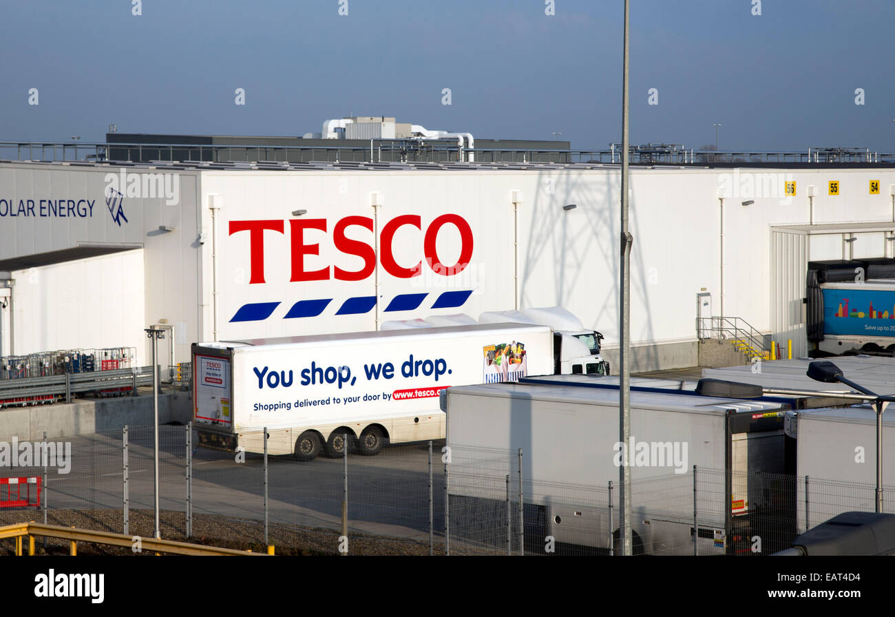 Dans l'usine de distribution Tesco Rainham Essex Banque D'Images