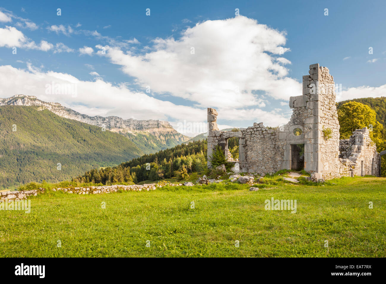 Château de Montbel à proximité de Saint Pierre d'Entremont, Parc Naturel de la Chartreuse, Savoie, Rhône-Alpes, France Banque D'Images