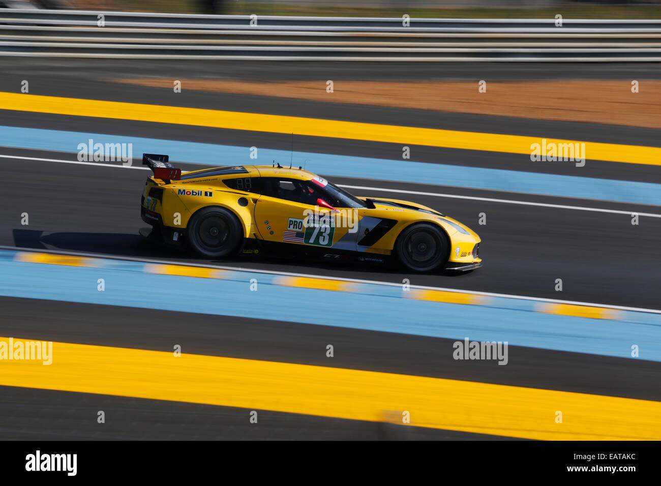 Yellow Chevrolet Corvette C7R au Mans course de 24 heures en mouvement Banque D'Images