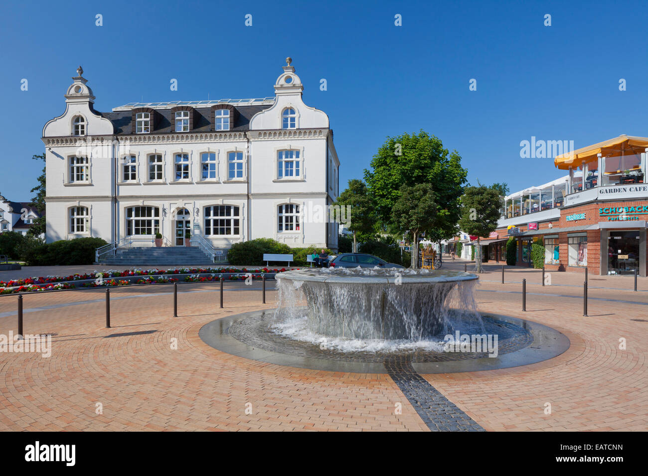 Fontaine à la place du village de Timmendorfer Strand / Plage Timmendorf, Schleswig-Holstein, Allemagne Banque D'Images