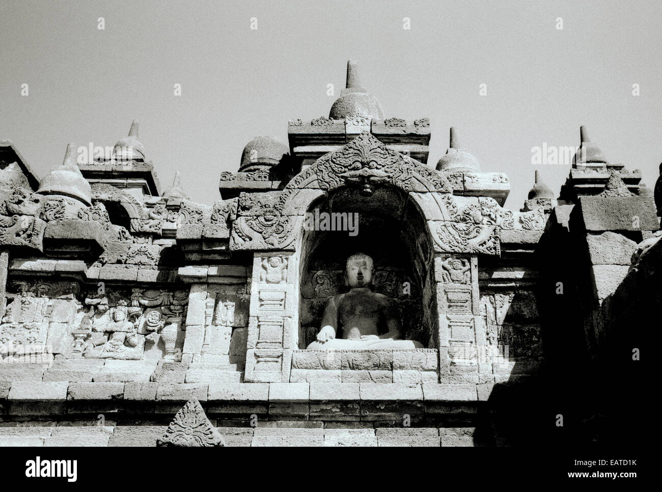 La photographie de voyage - temple bouddhiste Borobudur à Java en Indonésie en Asie du Sud-Est Extrême-Orient. Le bouddhisme Histoire Art Sculpture Relief Banque D'Images