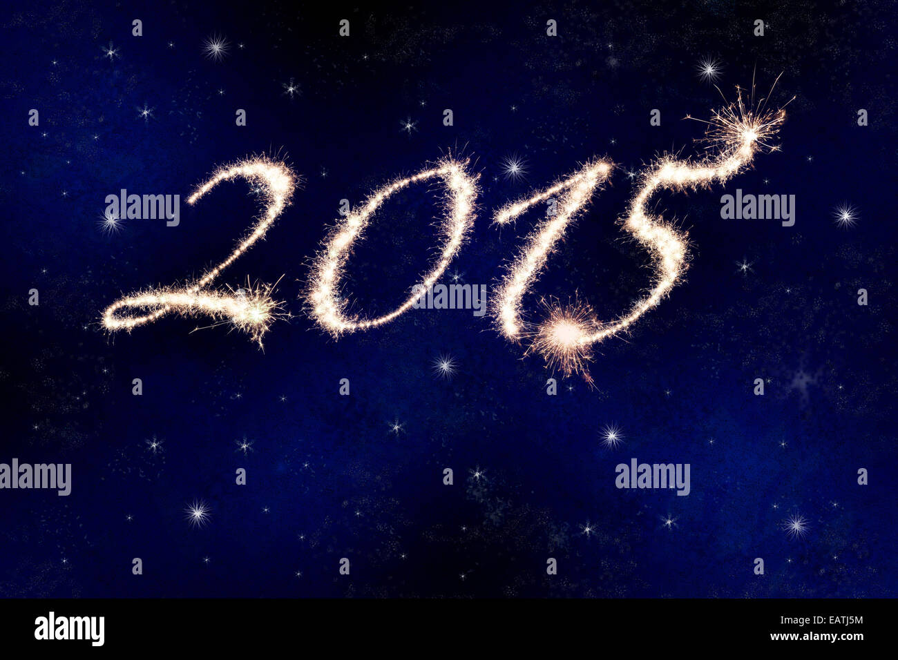 2015 dans Fireworks ou cierges contre le ciel de nuit avec des étoiles de célébrer la nouvelle année. Banque D'Images