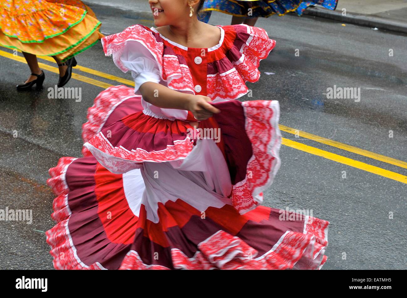 Latinos de manifester leur fierté à l'Assemblée Queens Parade Hispanique. Banque D'Images