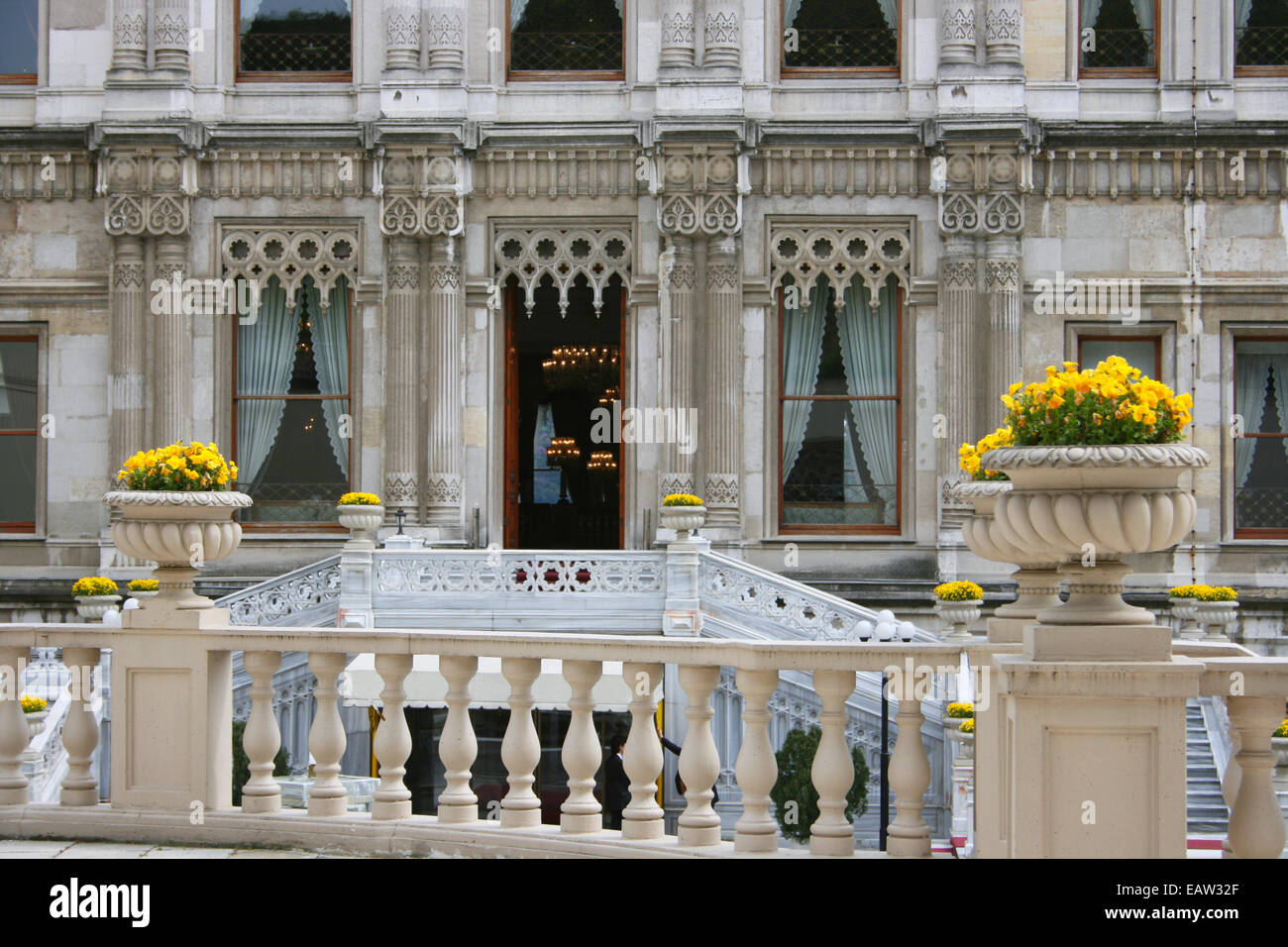 Windows néogothique de Ciragan Palace,Istanbul,Turquie Banque D'Images