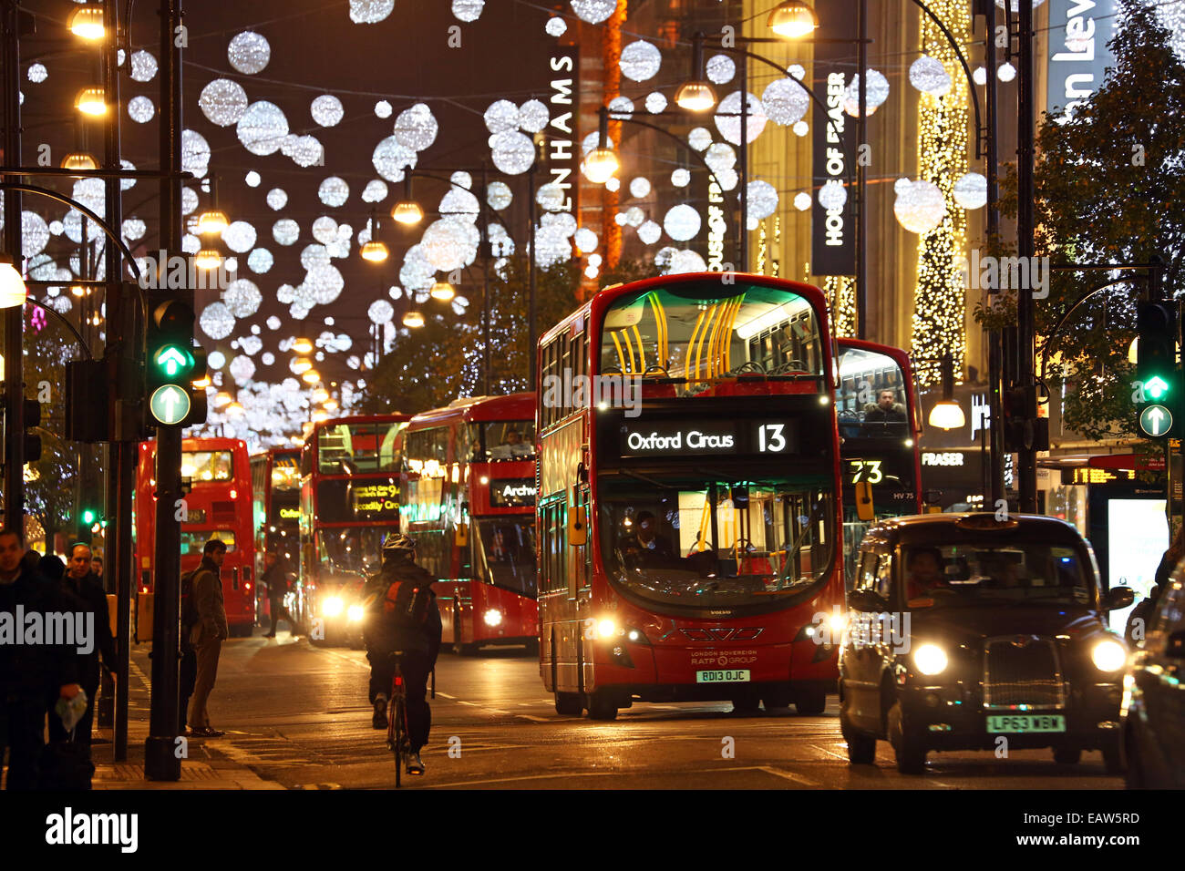 Londres, Royaume-Uni. 20 novembre 2014. Lumières de Noël et décorations dans Oxford Street, London, England Crédit : Paul Brown/Alamy Live News Banque D'Images