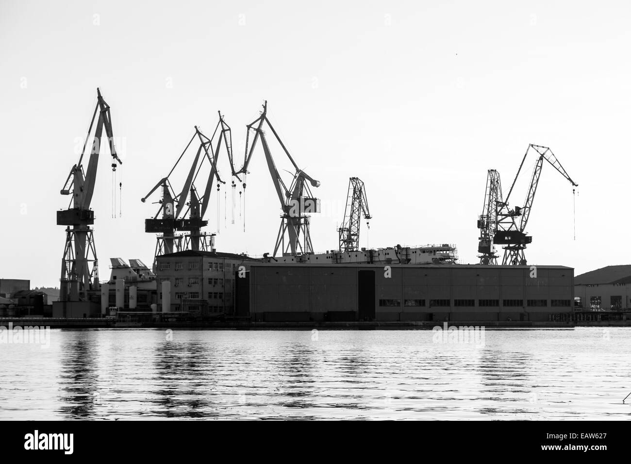 Entrepôt de marchandises avec port Banque D'Images