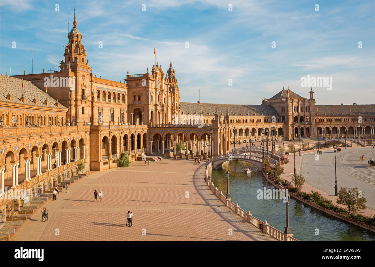 Séville - Plaza de España square conçu par Ani-bal Gonzalez (1920) dans un style Art déco et Neo-Mudejar. Banque D'Images