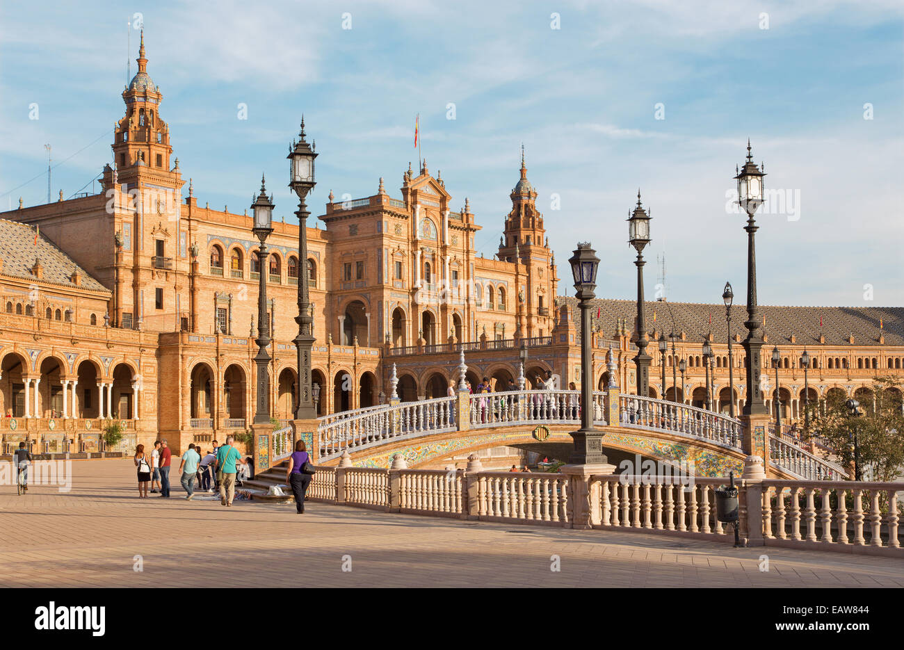 Séville - Plaza de España square conçu par Ani-bal Gonzalez (1920) dans un style Art déco et Neo-Mudejar. Banque D'Images