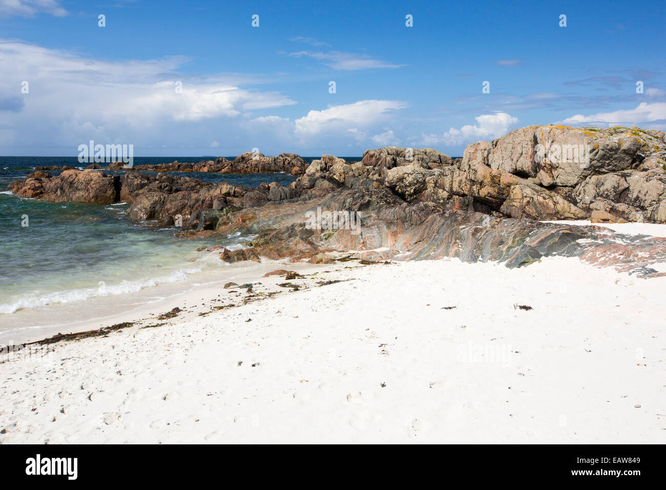 Plages de sable blanc et des mers propres sur la côte nord d'Iona, off Mull, Ecosse, Royaume-Uni. Banque D'Images