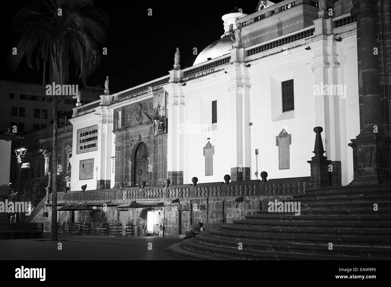 Entrée du musée de la cathédrale métropolitaine du côté sud-ouest de la Plaza Grande (place principale) à Quito, Equateur Banque D'Images