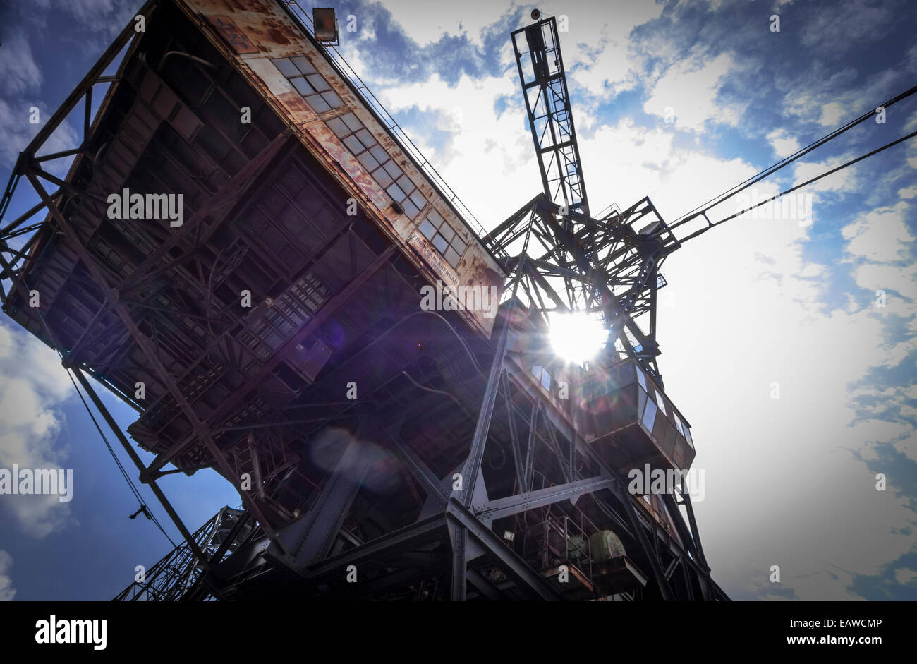 Les mines à ciel ouvert abandonnées à l'équipement Ferropolis, 'la ville de fer', un musée en plein air Zone dans Graefenhainichen, Allemagne. Banque D'Images