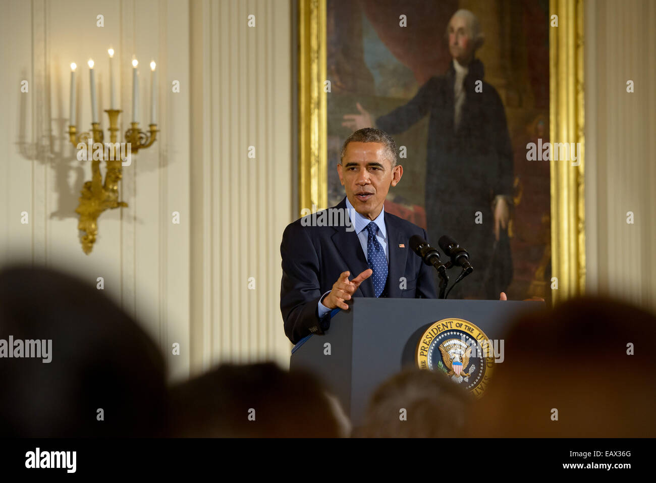 Le président américain Barack Obama prononce une allocution à l'Office national de la science et de Médailles Médailles nationales de la technologie et de l'innovation remise des prix dans l'East Room de la Maison Blanche le 20 novembre 2014 à Washington. Banque D'Images