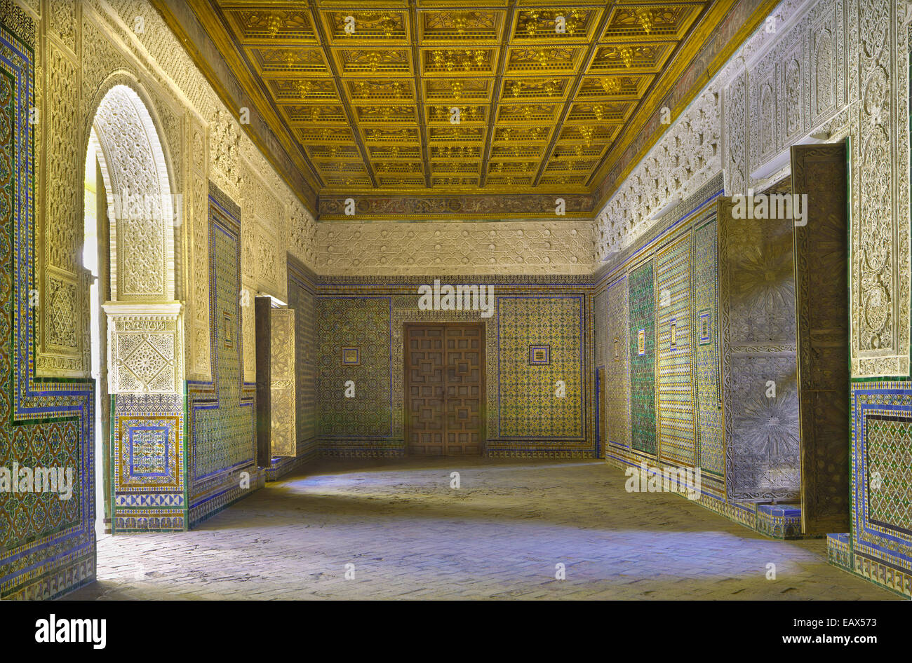 Séville, ESPAGNE - 28 octobre 2014 : l'un des couloirs de la Casa de Pilatos. Banque D'Images