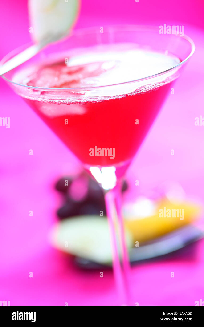 Un très rafraîchissant, zingy cocktail rouge sur chaud rose Jane Ann Butler Photography JABPD007 Banque D'Images