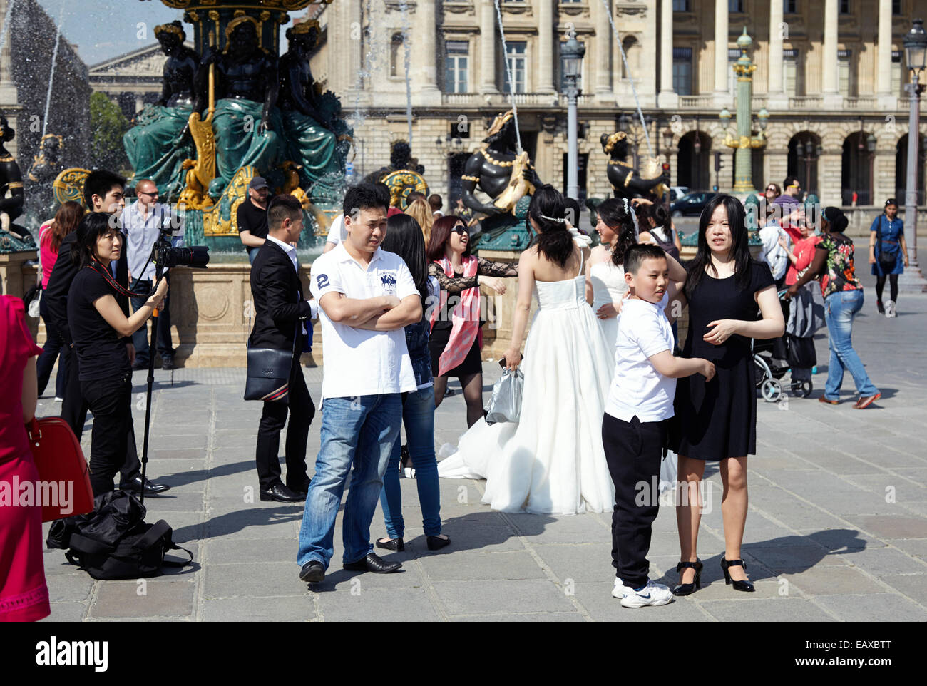 Séance de photo de mariage asiatique à Paris Banque D'Images