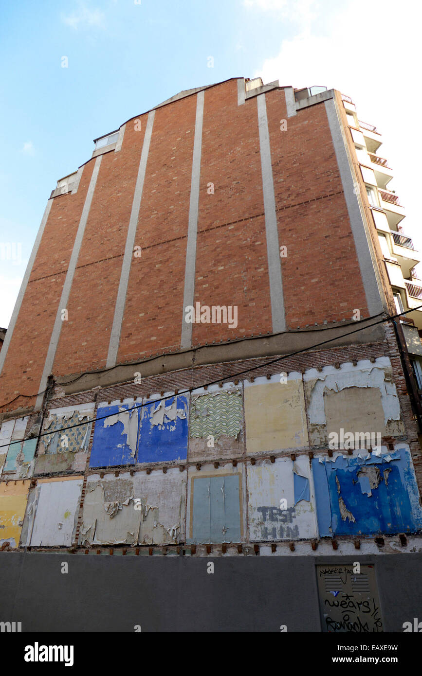 Espagne Catalogne Barcelone pour démolir le nouvel appartement. Vieux Mur de papier sur le mur Banque D'Images