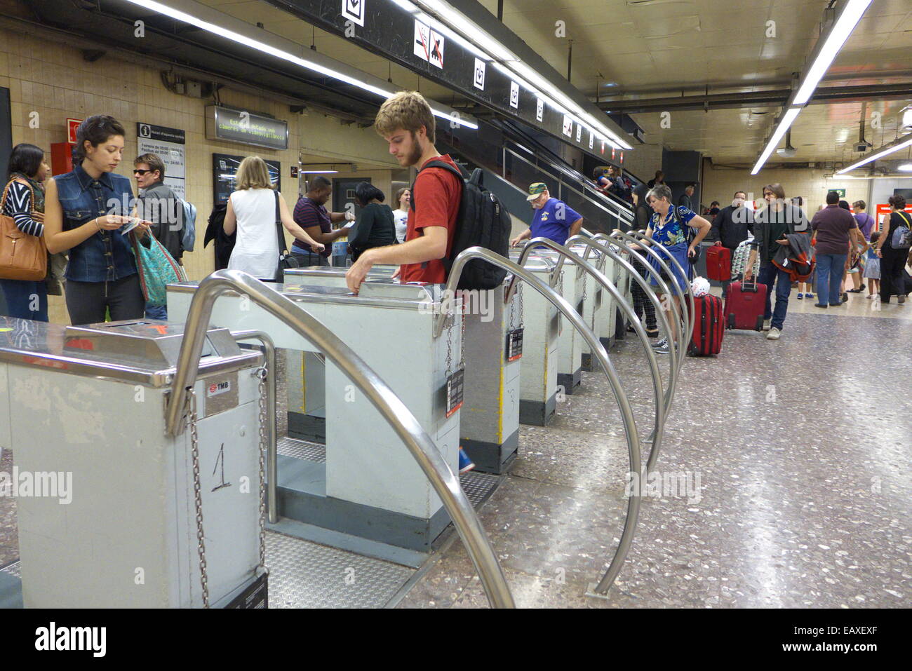 Espagne Catalogne Barcelone métro escalator entrée etc Banque D'Images