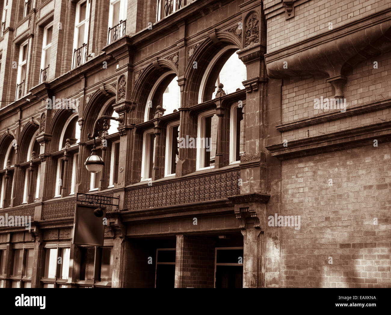 Fenêtre victorien Arches, architecture spectaculaire dans une merveilleuse ville anglaise Banque D'Images