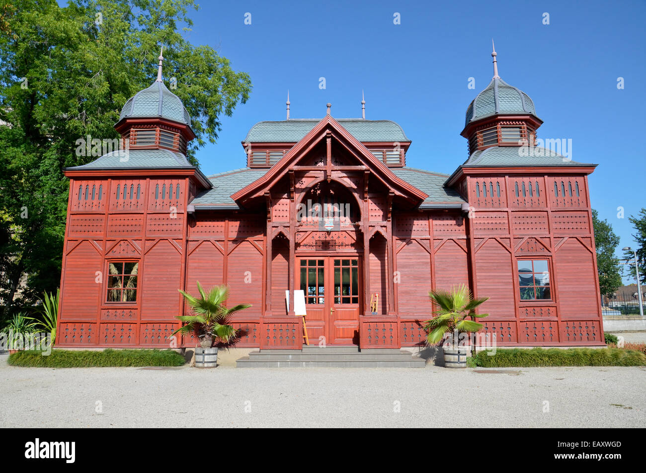 Superbe bâtiment utilisé comme une serre dans le parc de la ville Banque D'Images