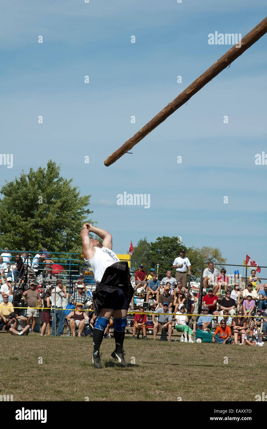 Scottish traditional sport caber tossing Banque de photographies et d