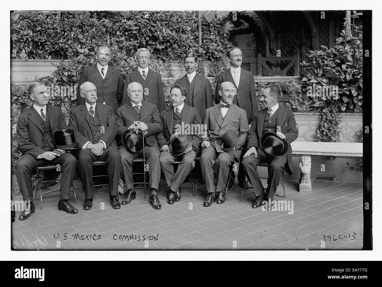 La Commission États-Unis-Mexique 147 fait référence à un organisme diplomatique créé pour traiter des questions transfrontalières et favoriser la coopération entre les États-Unis et le Mexique. Elle a joué un rôle crucial dans l'amélioration des relations bilatérales au cours de ses années d'activité. Banque D'Images