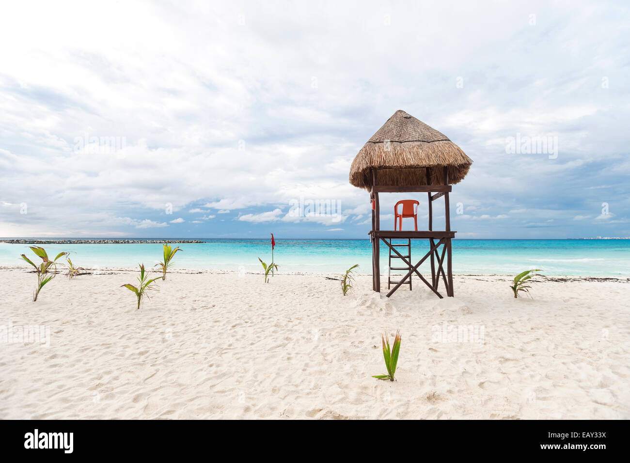 Lifeguard tower sur la plage des Caraïbes Banque D'Images Lifeguard tower sur la plage des Caraïbes Banque D'Images