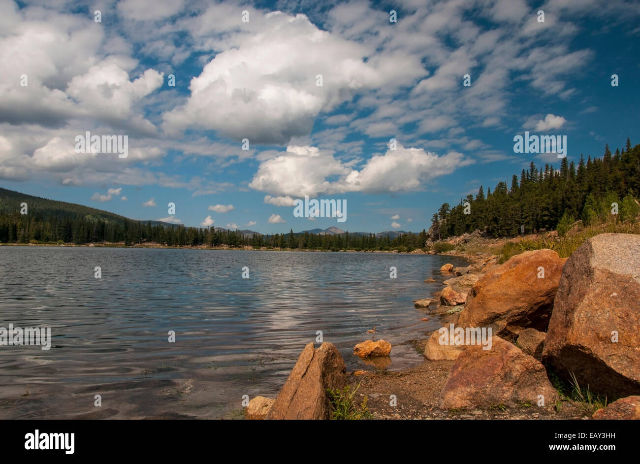 Lac de l'écho au niveau de l'eau Banque D'Images