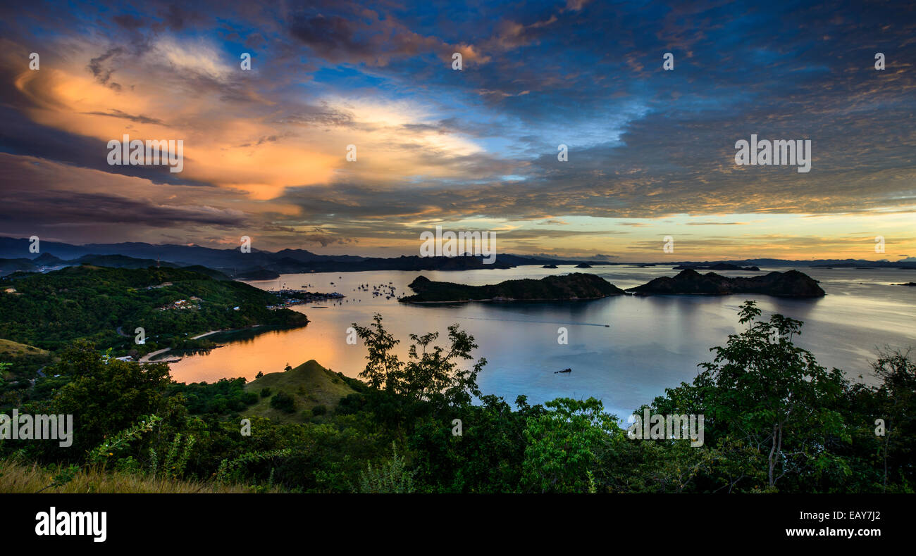 Les baies et les îles de Labuan Bajo, Flores, Indonésie Banque D'Images