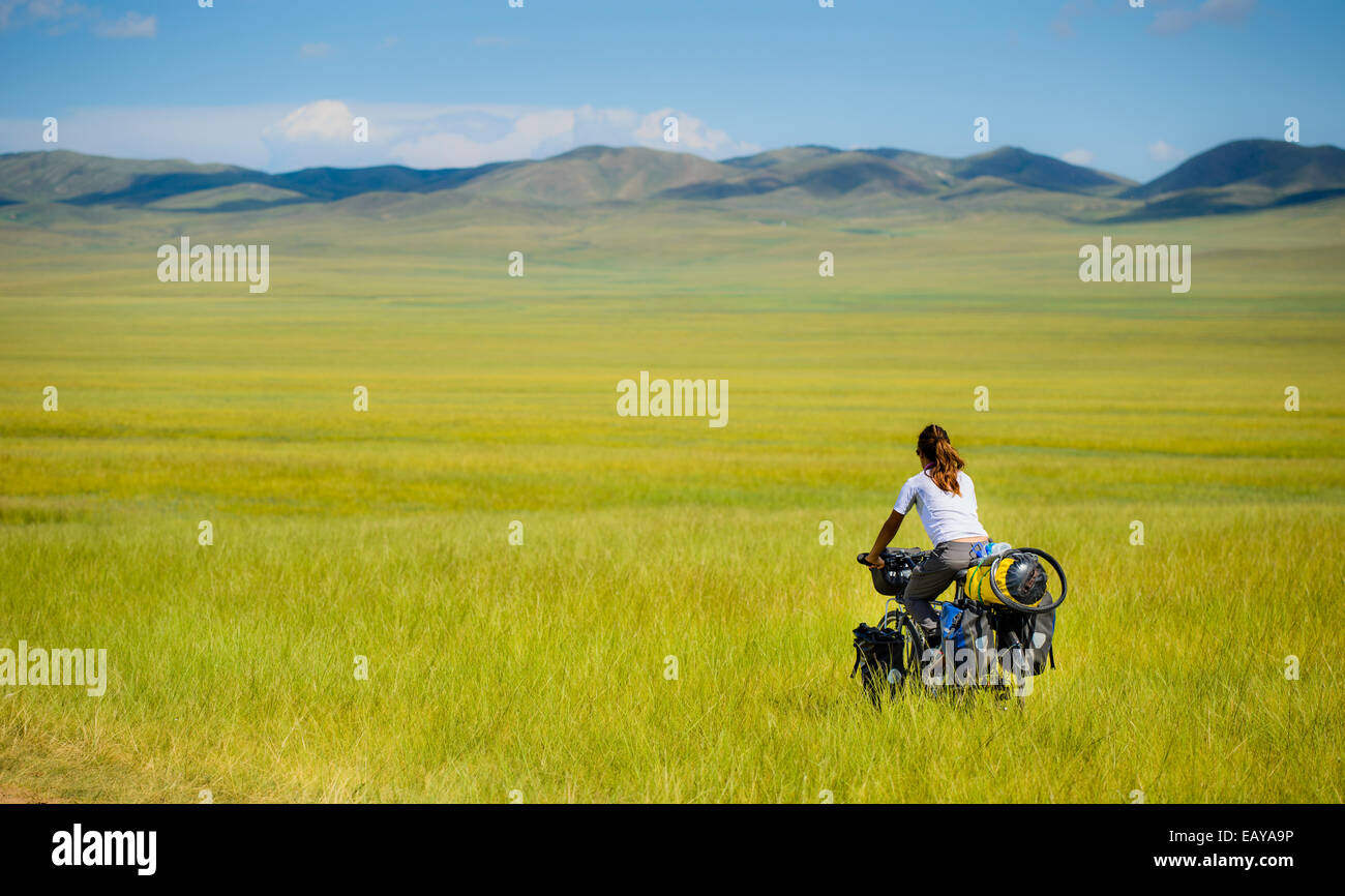 Randonnée à vélo à travers la steppe de Mongolie, Mongolie Banque D'Images