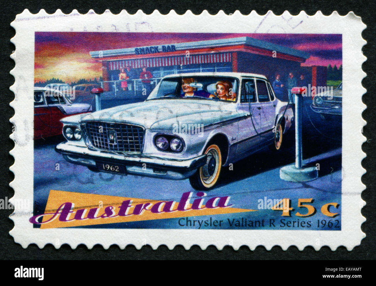 L'AUSTRALIE - circa 1997 : timbres par l'Australie, montre des voitures classiques, Chrysler Valiant, circa 1997 Banque D'Images