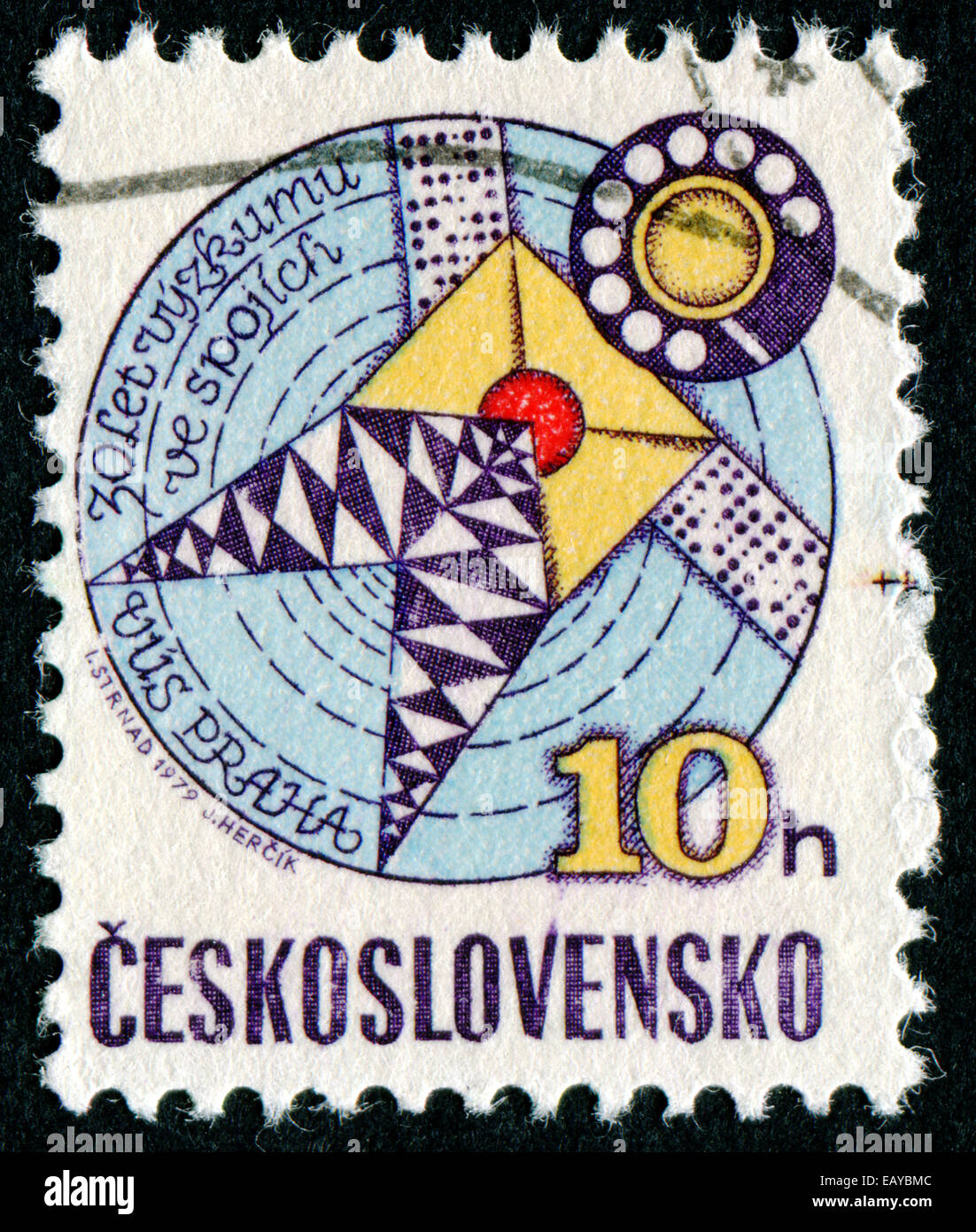 La Tchécoslovaquie - circa 1979 : timbre imprimé en Tchécoslovaquie a publié pour le 30e anniversaire de la recherche en télécommunications. Banque D'Images