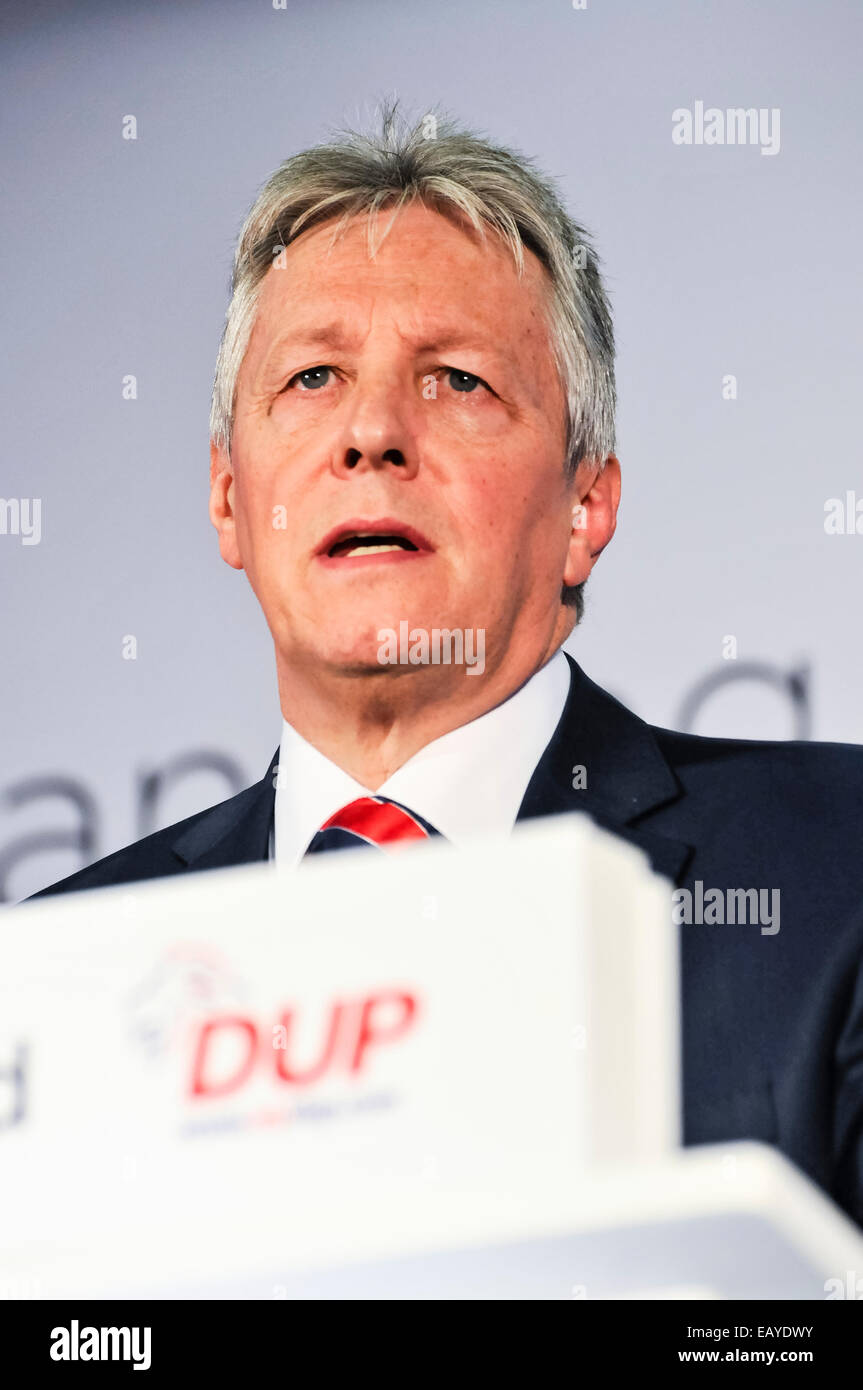 Belfast, Irlande du Nord. 22 novembre 2014 - Premier Ministre Peter Robinson MLA livre le discours du chef du parti lors de la Conférence 2014 DUP Crédit : Stephen Barnes/Alamy Live News Banque D'Images