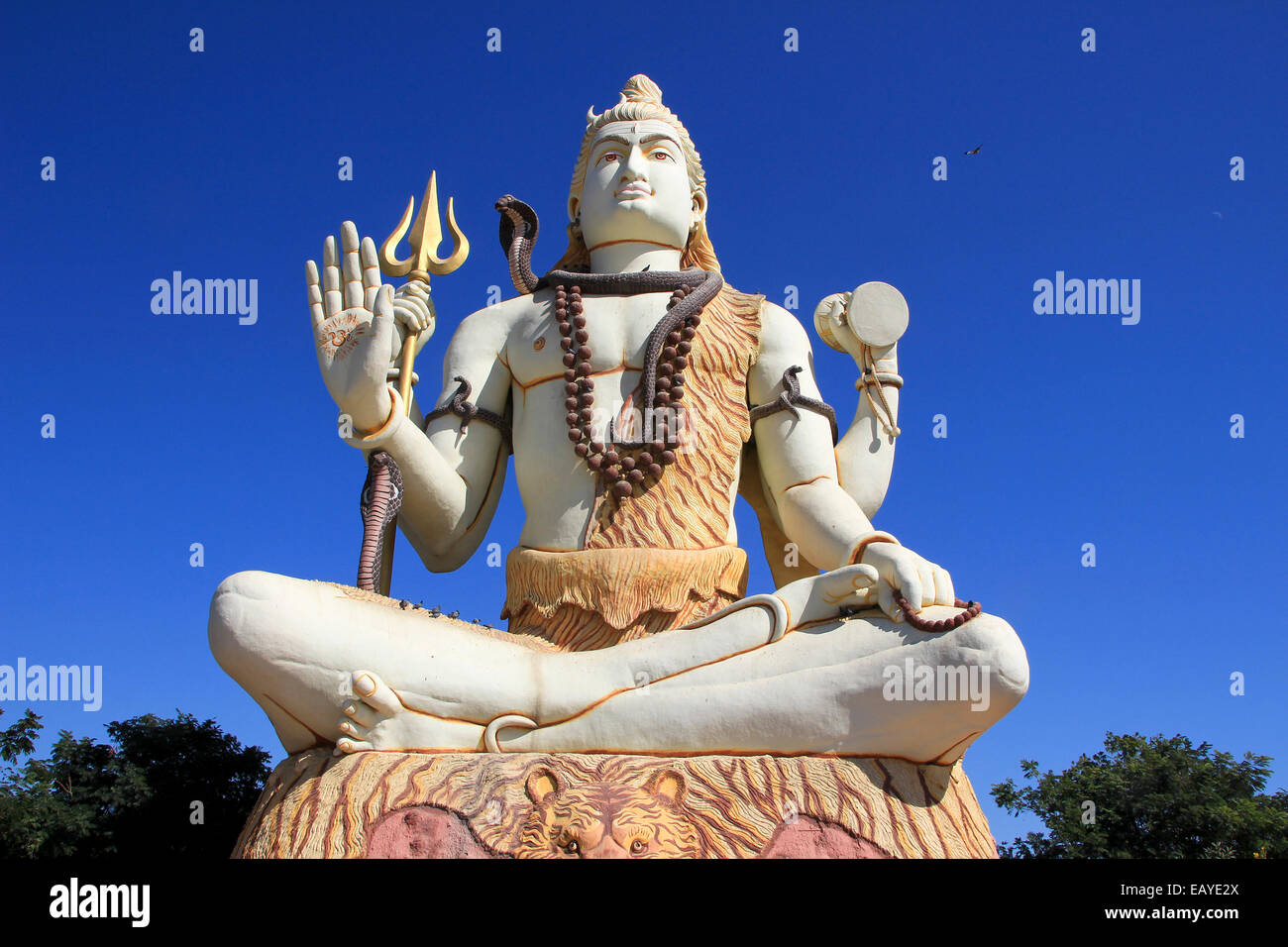 Seigneur Shiva en posture assise, calme composé à Naganatha (Jyothirlinga) temple près de Dwaraka, Gujarath, Inde, Asie Banque D'Images